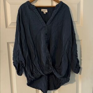 Everly Blue Tunic Top Size L Crossover Front 3/4 Sleeves